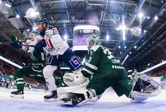 Färjestads Stian Solberg och målvakt Maxime Lagacé