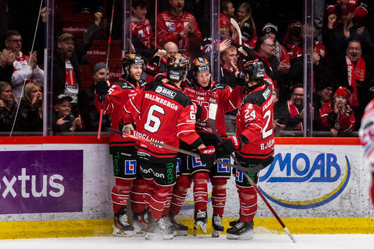 Örebros Melvin Fernström gör 4-2 och jublar med Robin