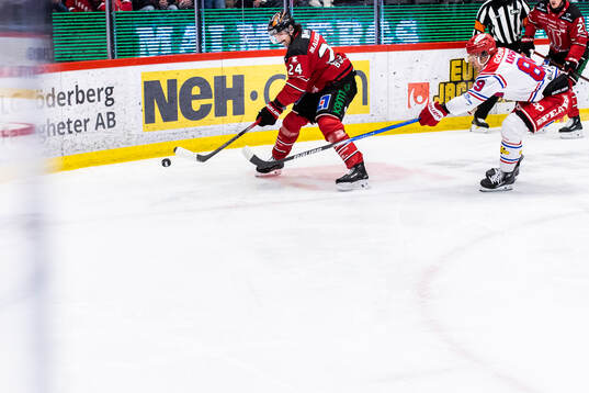 Örebros Hannes Björninen och Timrås Oliver Kapanen