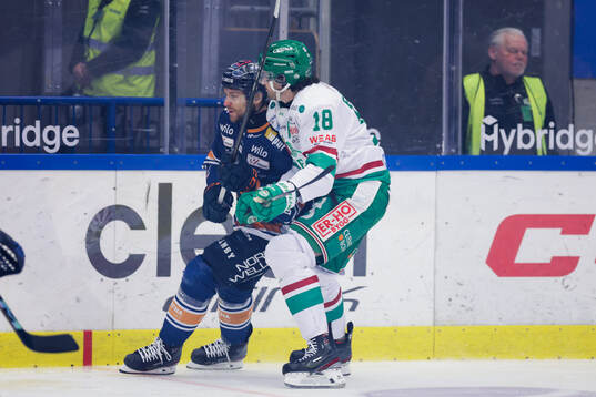 Växjös Eric Martinsson och Rögles Dennis Everberg