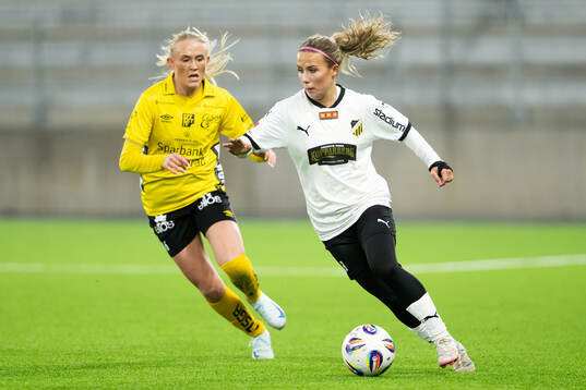 Elfsborgs Emilia Bengtsson och Häckens Nathalie Staaf