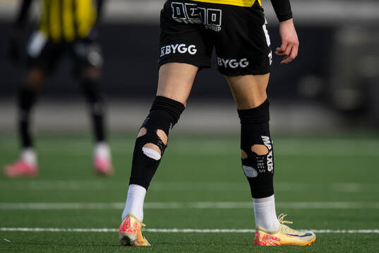 Sönderklippta strumpor på en fotbollsspelare