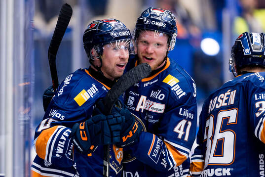 Växjös Dylan McLaughlin och Ludvig Nilsson jublar
