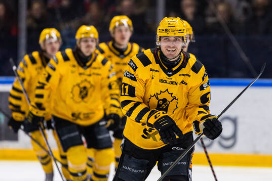 Skellefteås Max Lindholm jublar