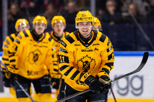 Skellefteås Max Lindholm jublar