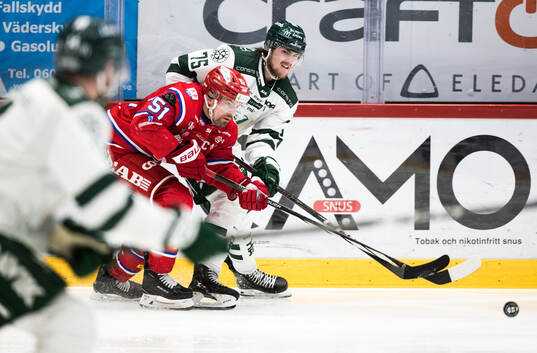 Timrås Anton Lander och Färjestads Jeremy Salvas Groleau