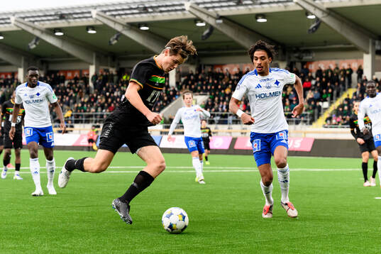 GAISs Axel Henriksson och IFK Norrköpings Jesper Ceesay
