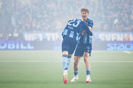 Djurgårdens Patric Åslund och Nino Zugelj jublar efter 1-1