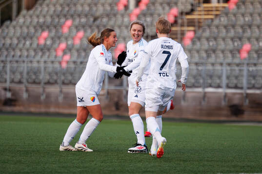 Djurgårdens Mimmi Larsson jublar efter 0-1