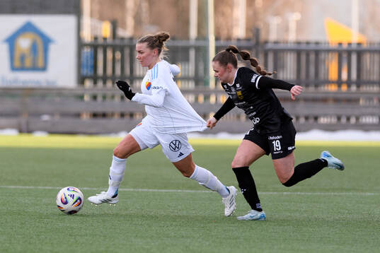 Djurgårdens Ebba Hed och Umeås Elvira Fjällström