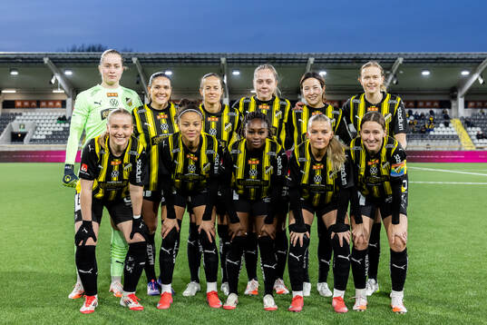 Häckens startelva ställer upp för en lagbild