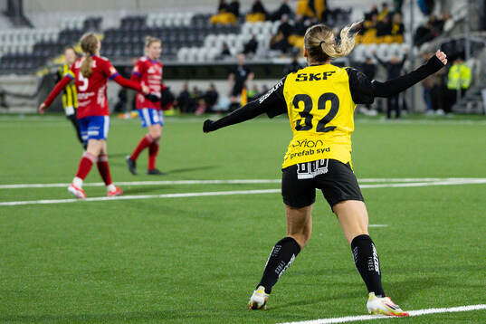 Häckens Novalie Jensen jublar