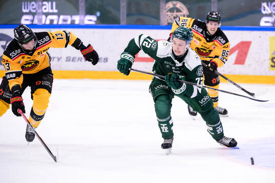 Luleås Eetu Koivistoinen och Färjestads Stian Solberg