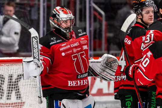 Örebros målvakt Jhonas Enroth jublar