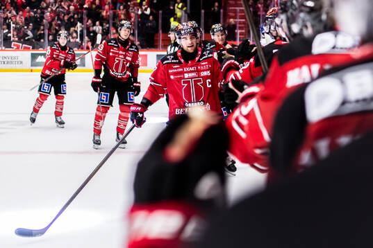 Örebros Glenn Gustafsson jublar vid 4-3