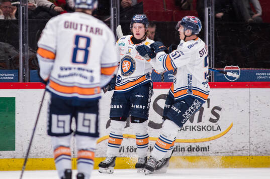 Växjös Karl Henriksson och Emil Sylvegård jublar