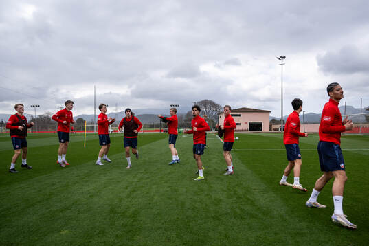 Spelarna värmer upp