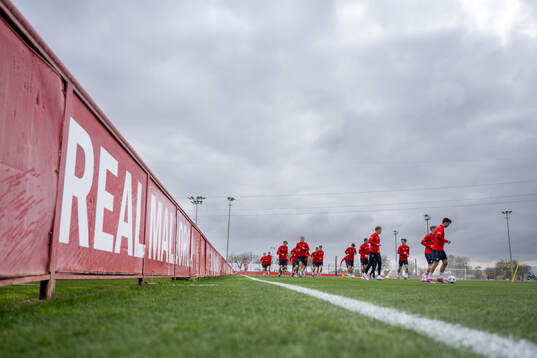 Spelarna värmer upp