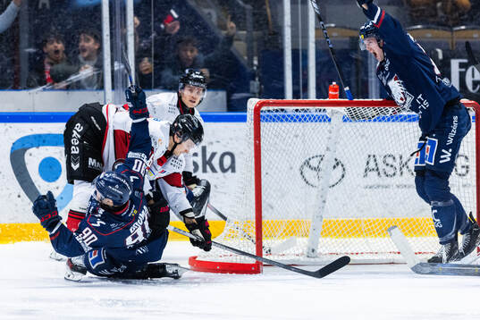Linköpings Lance Bouma jublar med William Worge Kreu