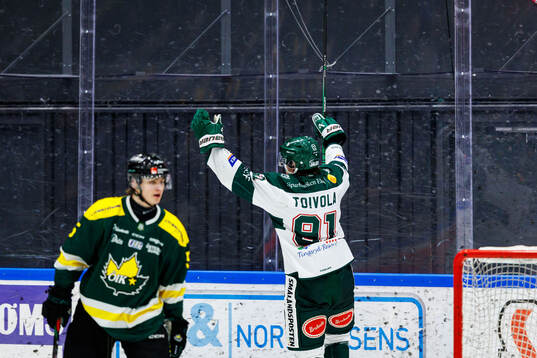 Tingsryds Artturi Toivola jublar