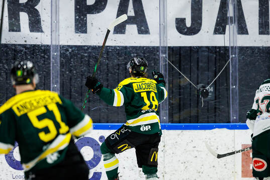 Östersunds Theo Jacobsson jublar