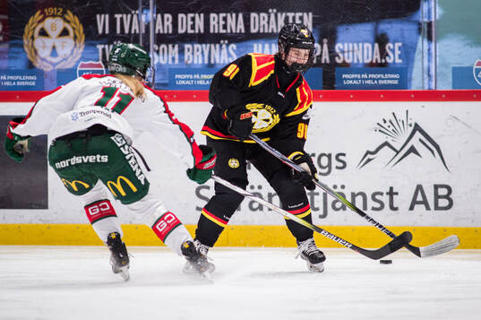 Frölundas Ella Hellman och Brynäs Tilde Sundnäs Grillfors