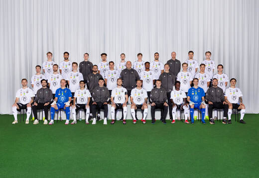  Oskar Käck, Lucas Shlimon, Fystränare Johannes Gocko, Wessam Dukhan, Kim Dickson, Linus Alperud, Alai Ghasem, Assisterande tränare Patrik Haginge, Sebastian Tipura, Herman Bruhn. Mittenledet från vänster: Samuel Kroon, Hampus Söderström, Erik McCue, Assisterande tränare Rafi Isak, Melvin Bajrovic, Materialförvaltare Viktor Pukshlis, Hamse Shagaxle, Målvaktstränare Harald Detlofsson, Lowe Astvald, Erman Hrastovina, Charlie Swartling. Sittande från vänster: Erik Andersson, Läkare Bahram Pazhman, Malte Påhlsson, Aleksandar Azizovic, Huvudtränare Sreten Kenic, Kalle Holmberg, Jesper Modig, Assisterande tränare Markus Moberg, Blessing Asumang Dankwah, Buster Runheim, Naprapat Johan Eriksson, Antonio Yakoub. Editors note: Bilden är retuscherad.