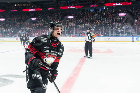 Malmö Redhawks Johan Olofsson jublar