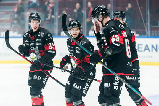 Malmö Redhawks Johan Olofsson jublar