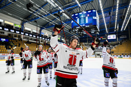 Örebros Filip Berglund jublar