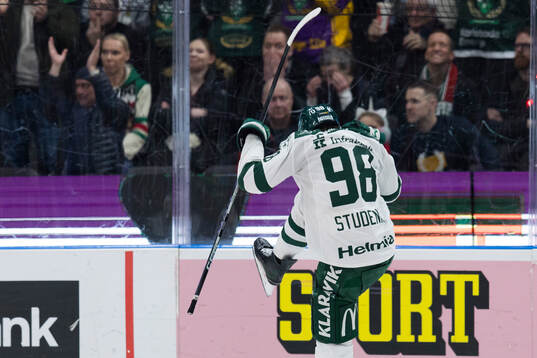 Färjestads Marian Studenic jublar