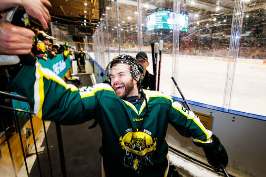 Östersunds Anton Öhman jublar