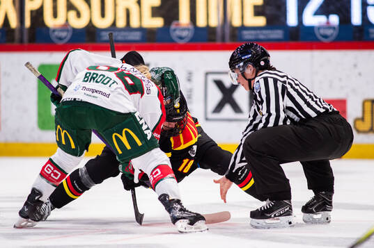 Frölundas Sydney Brodt mot Brynäs Jenniina Nylund