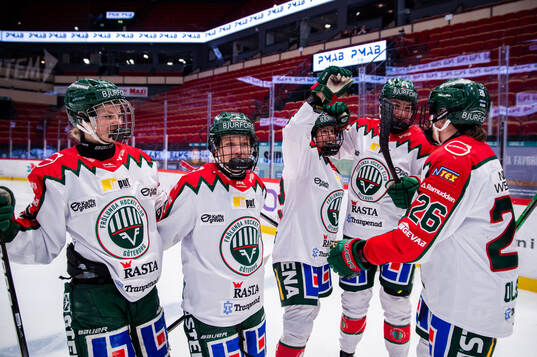 Frölundas Edit Danielsson, Emilia Bergeby Hallbeck,