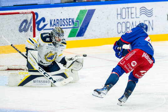 Oskarshamns Michael Joyaux gör 1-0 bakom Södertäljes