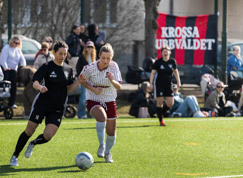 Las Presidentas Selma Sjöstedt och FC Möllans Alma Ströback