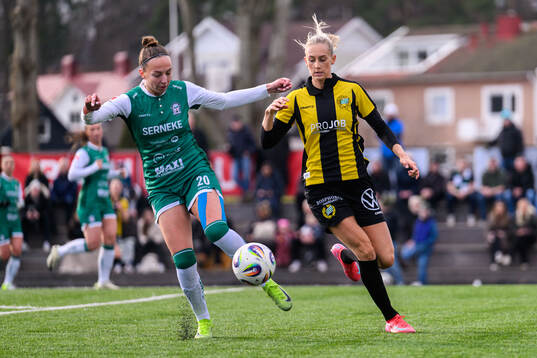 Alingsås Emmy Blomberg och Hammarbys Ellen Wangerheim