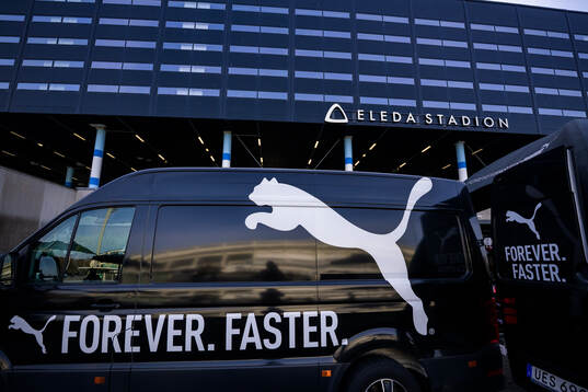Puma visar upp skor för besökare