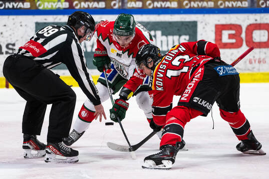 Frölundas David Edstrom och Luleås Eetu Koivistoinen