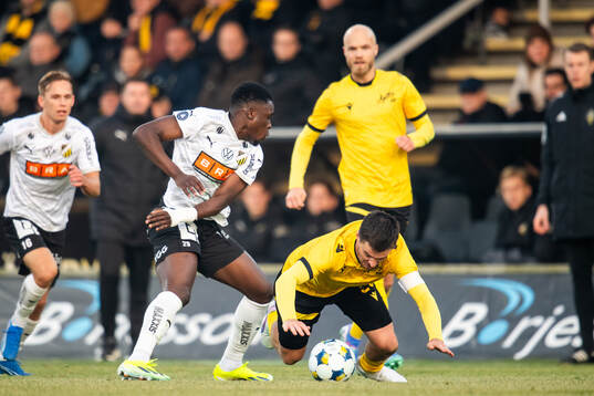 Häckens Zeidane Inoussa och Mjällbys Jesper Gustavsson