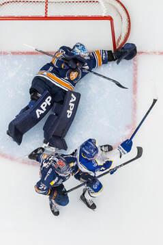 Växjös målvakt Emil Larmi Växjös Martin Lundberg och