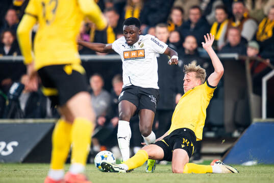 Häckens Zeidane Inoussa och Mjällbys Herman Johansson