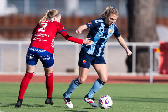 Vittsjös Sanni Ojanen och Djurgårdens Mimmi Larsson