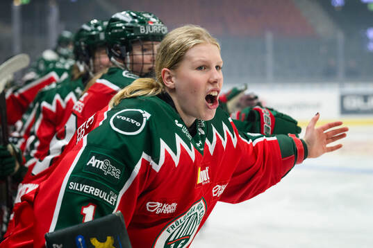 Frölundas målvakt Maja Helge jublar