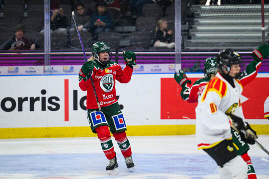 Frölundas målskytt Sydney Brodt jublar