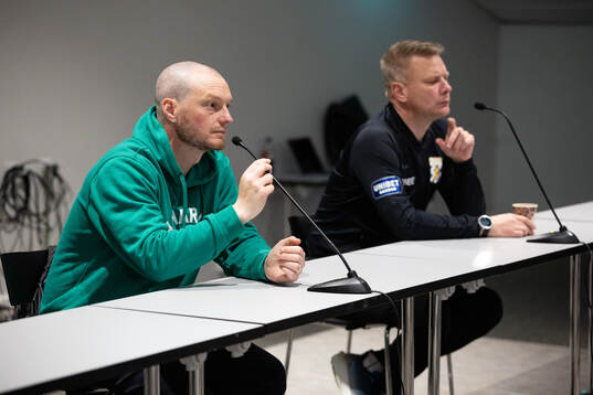 Hammarbys tränare Kim Hellberg och IFK Göteborgs tränare Stefan Billborn på presskonferensen