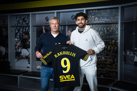 AIKs Andronikos Kakoullis med sportchef Thomas Berntsen