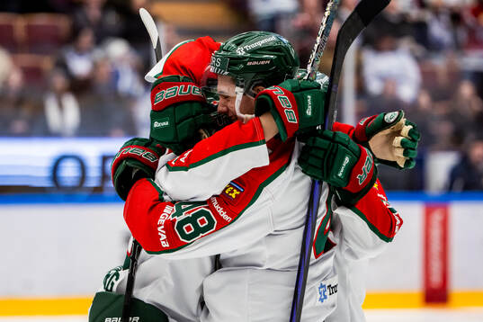 Frölundas spelare jublar