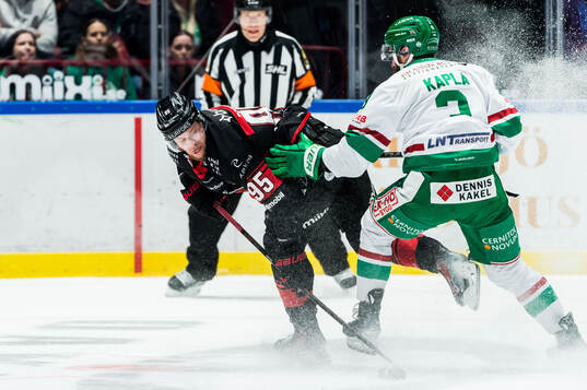 Malmö Redhawks Carl Persson och Rögles Michael Kapla