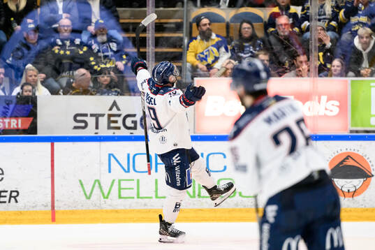 Linköpings Patrick Russell jublar